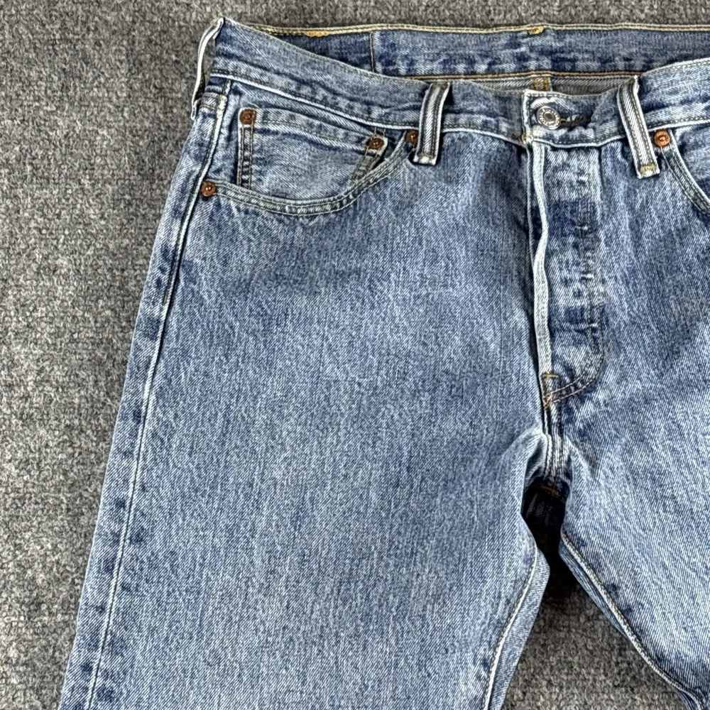 Vintage Levi's 501 Original Fit Jeans 32x30 Medium Wash Button Fly Y2K 2001